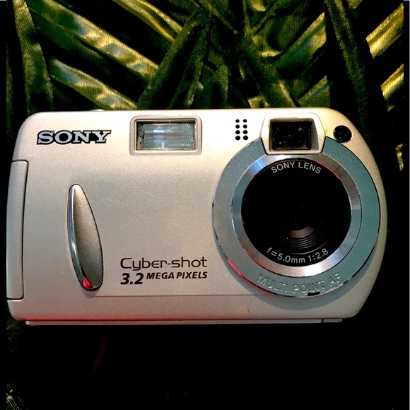 Sony Other - Sony DSCP32 Cybershot 3.2MP Digital Camera